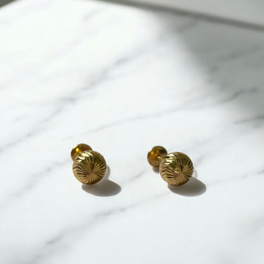18K Yellow Gold Diamond Cut Ball Stud Earrings / 1.25gr / 8mm