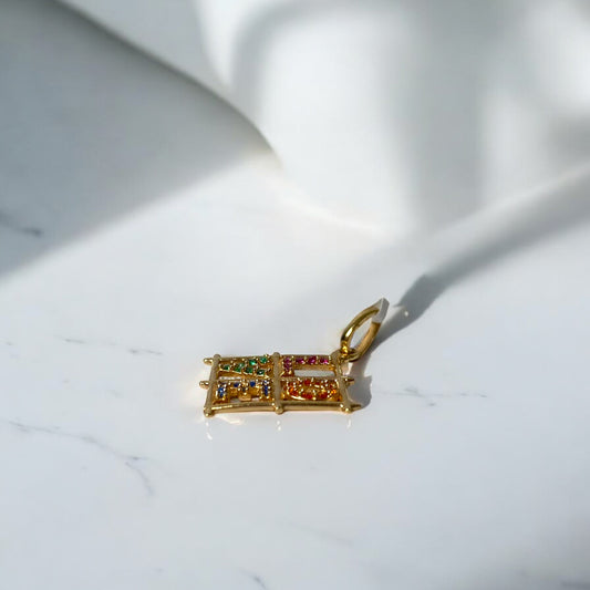 18K Yellow Gold Square Love Pendant / 1.48gr / 0.8in