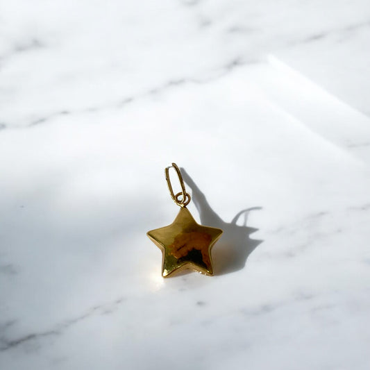 18K Yellow Gold Star Pendant / 0.8gr / 0.9in