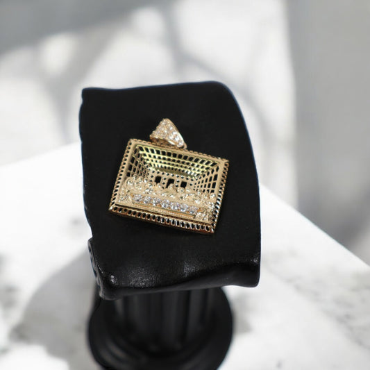 10K YG Last Supper Pendant / 3.16gr / 1.2in