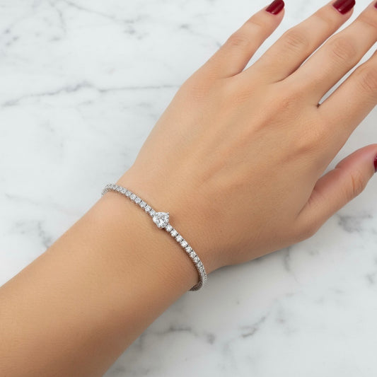 14K WG Diamond Tennis With Heart Bracelet / 9.6gr / 3mm / 7in / D-6.87Ct
