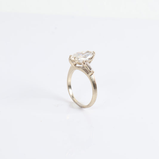 Marquise Zirconia Engagement Ring 14K White Gold / 4.6gr / Size 8