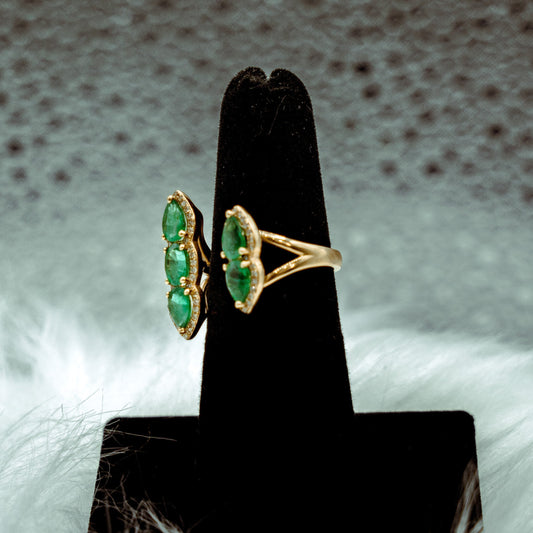 Emerald Ring 14K Yellow Gold With Diamonds / 3.6gr / Size 7