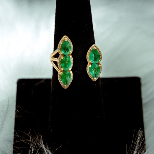 Emerald Ring 14K Yellow Gold With Diamonds / 3.6gr / Size 7