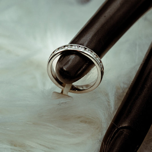 Diamond Band Engagement Ring Luxury Platinum White Gold / 5.5gr / Size 6