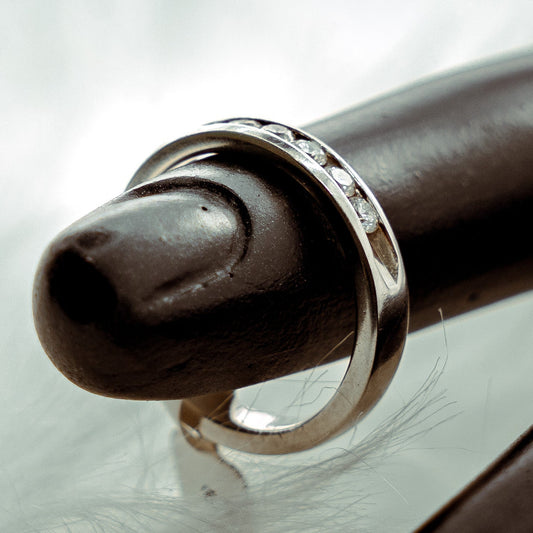 Diamond Band Engagement Ring Luxury Platinum White Gold / 5.5gr / Size 6