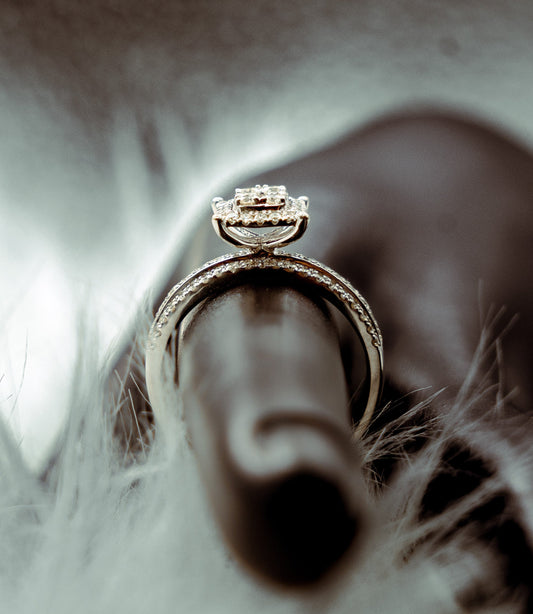 Women Engagement Ring 14K White Gold With Diamonds / 3.5gr / Size 7