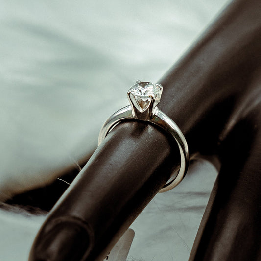 Classic Diamond Engagement Ring 14K White Gold / 1.9gr / Size 4.5