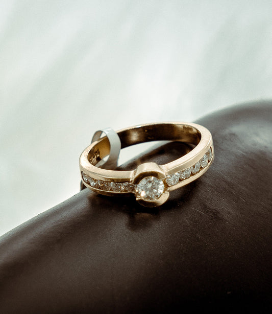 Diamond Band Engagement Ring 14K Yellow Gold / 3.7gr / Size 6