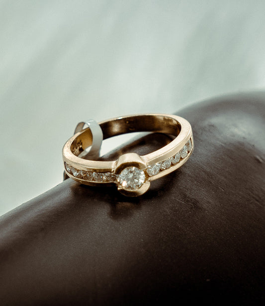 Diamond Band Engagement Ring 14K Yellow Gold / 3.7gr / Size 6