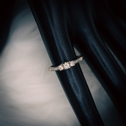 Diamonds Round Engagement Ring 14K White Gold / 3.1gr / Size 7