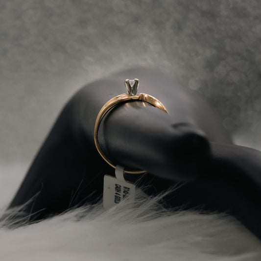 Single Diamond Engagement Ring 14K Yellow Gold / 1.5gr / Size 6