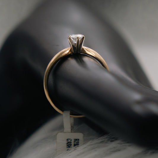 Pear Diamond Engagement Ring 14K Yellow Gold / 1.7gr / Size 7.5