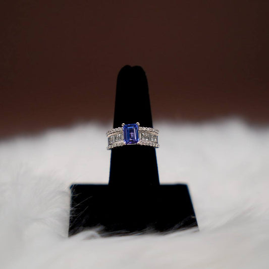 Tanzanite Ring 14K White Gold With Diamonds / 7.8gr / Size 7
