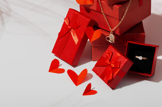 Valentine’s Day and Jewelry: why this gift remains the most powerful symbol of love