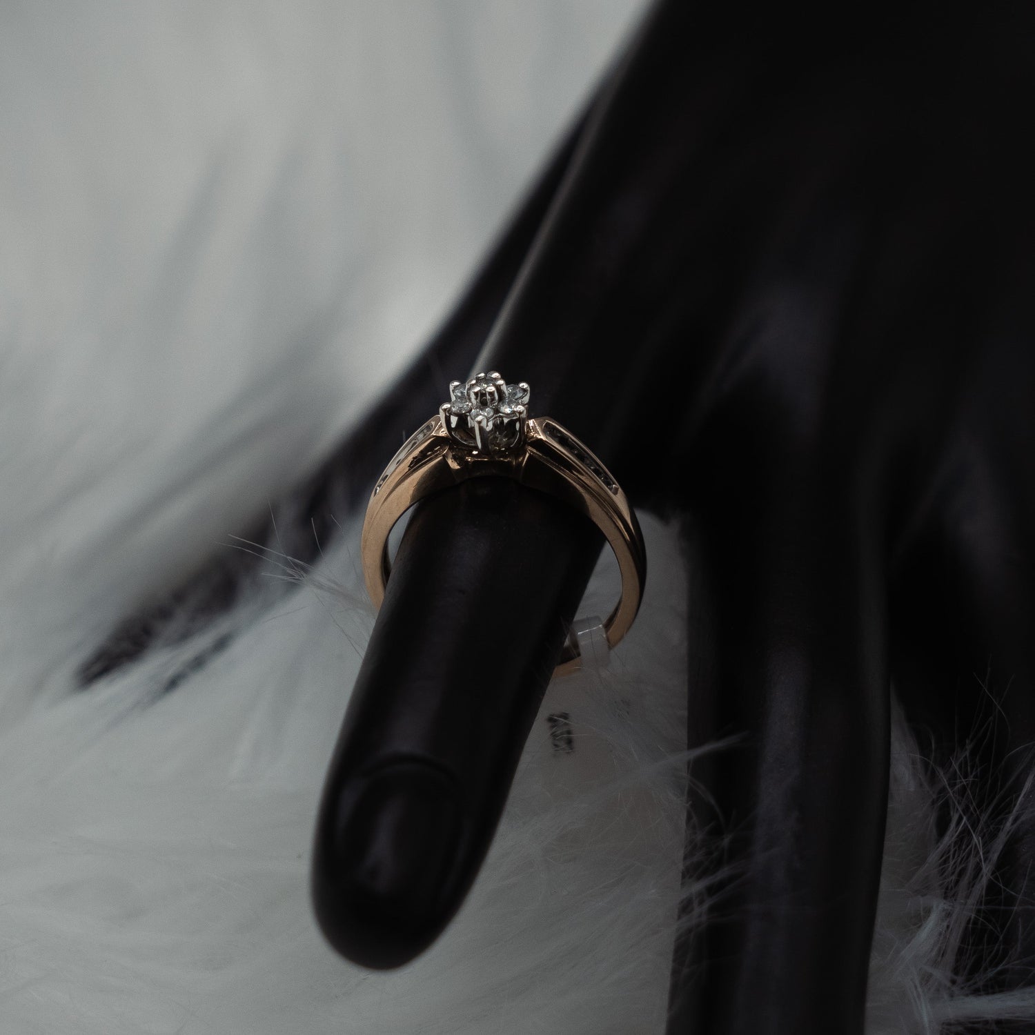 Diamonds Flower Engagement Ring 14K Yellow Gold / 3.5gr / Size 7