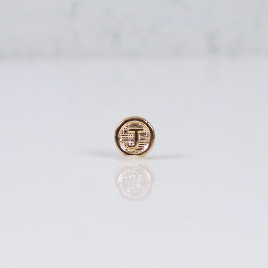 18K YG Letter J Textured Circle Ironwork / 0.2gr / 7mm /