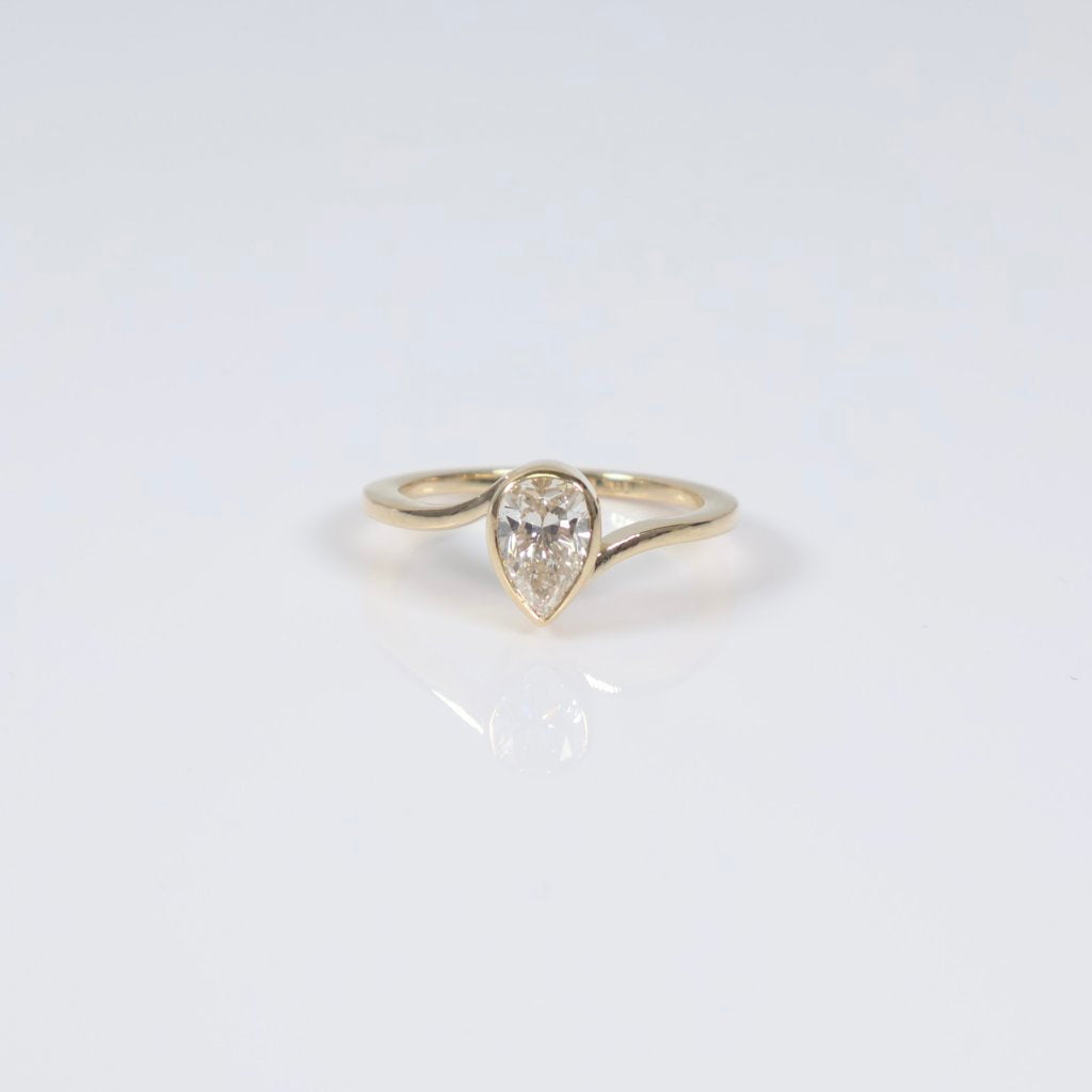 14K YG Lab Diamond Fashion Pear Cut Ring / 2.76gr / Sz 7 / 1.03Ct Lab Dia / H / VS