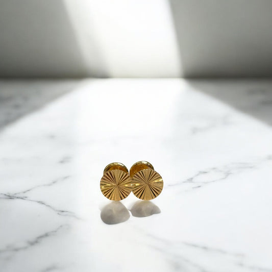 18K Yellow Gold Flat Circle Diamond Cut Stud Earrings / 0.62gr / 7mm