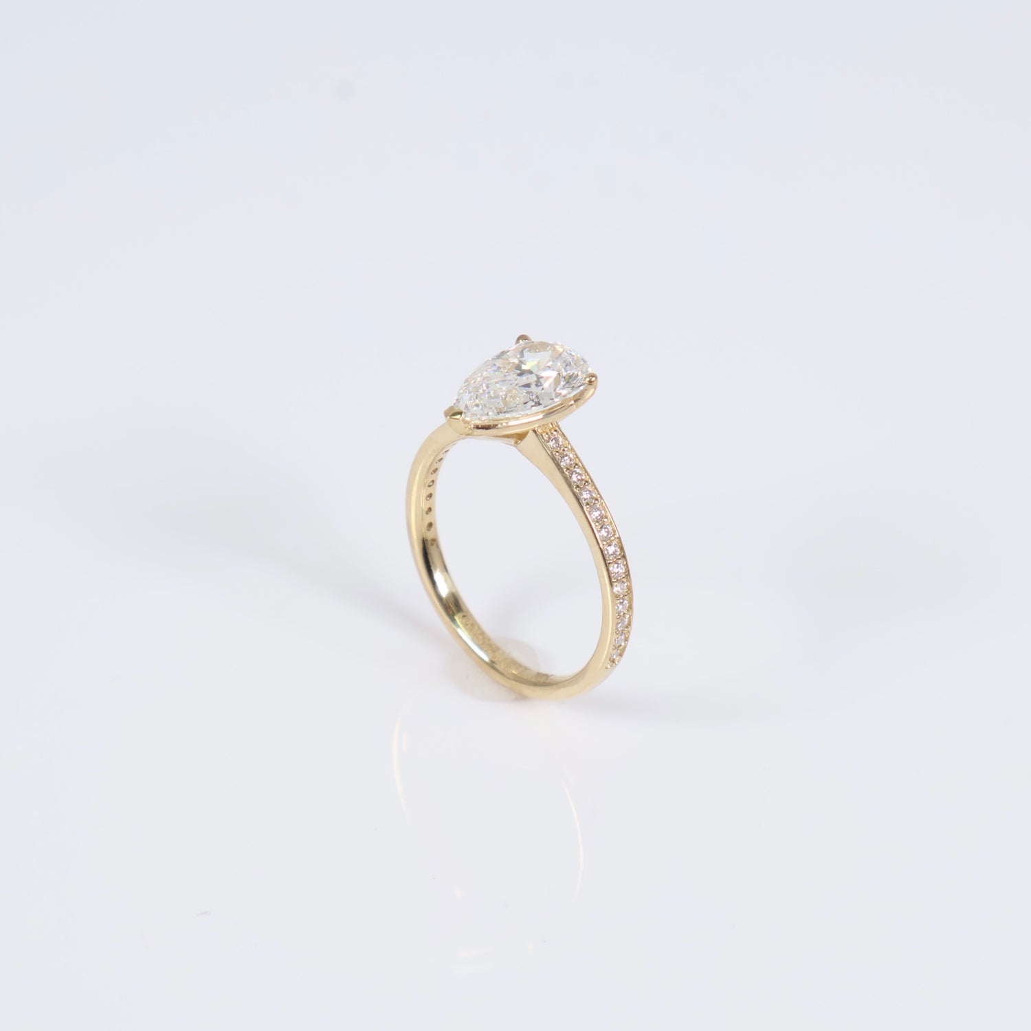 14K YG Lab Diamond Pear Brilliant Engagement Ring / 2.32gr / Sz 5 3/4 / 1.56Ct Lab Dia / E / VS1