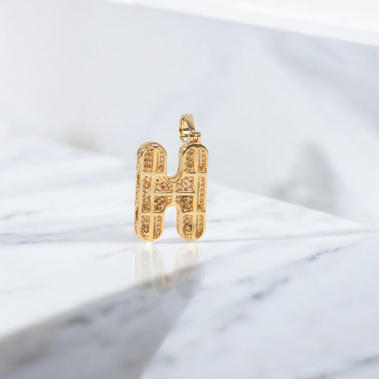 10K YG Diamond Letter H Pendant / 2.67gr / 1.1in / 0.54Wt Dia