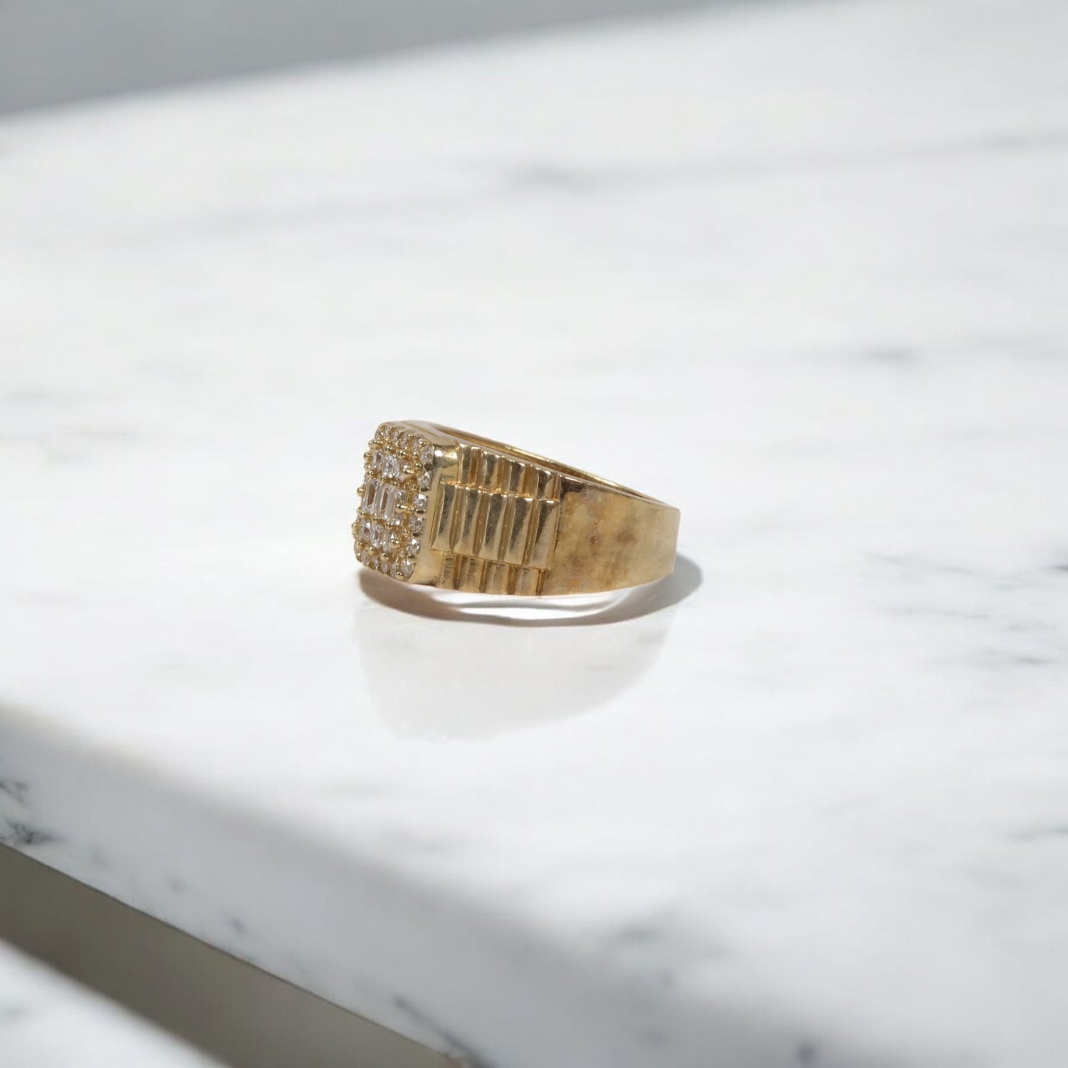 10K YG Luxury Square Rings / 9gr / Sz 10 3/4 / White Zircons