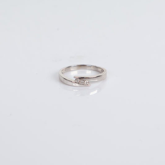 Women Engagement Ring 10K White Gold With Diamonds / 2gr / Size 7