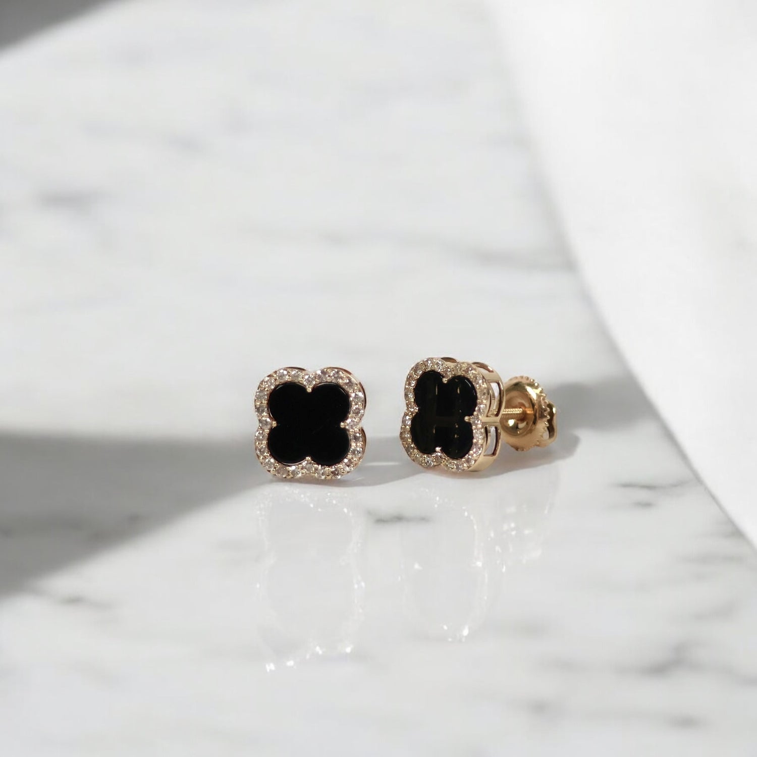 14K YG Black Clover Stud Earrings / 1.8gr / 10mm / 0.47Ct Dia