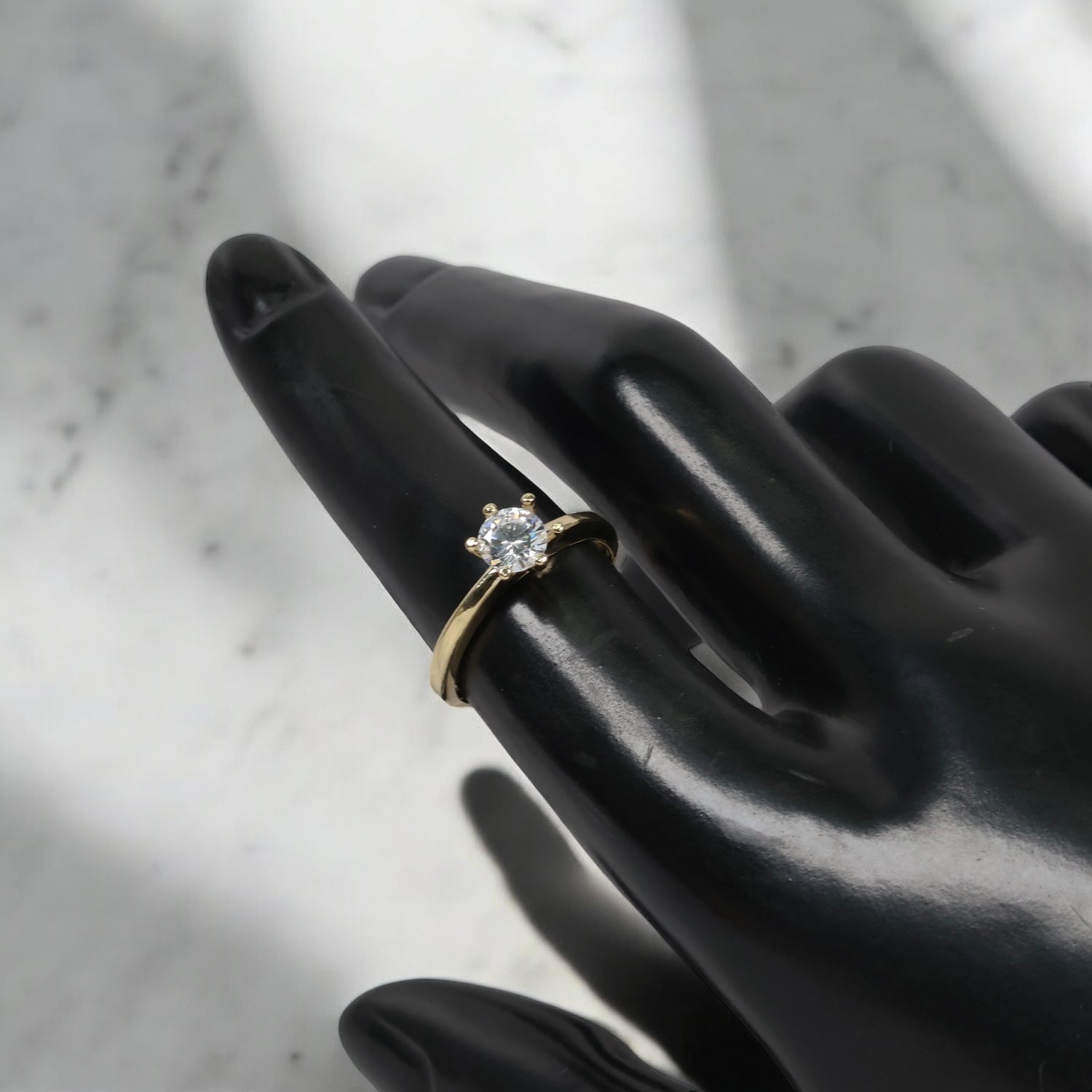 10K YG Fashion Solitaire Rings / 1.71gr / Sz 6 3/4 / White Zircons