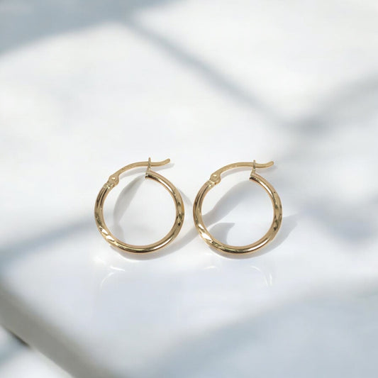10K YG Luxury Hoop Earrings / 1.27gr / 0.6in /