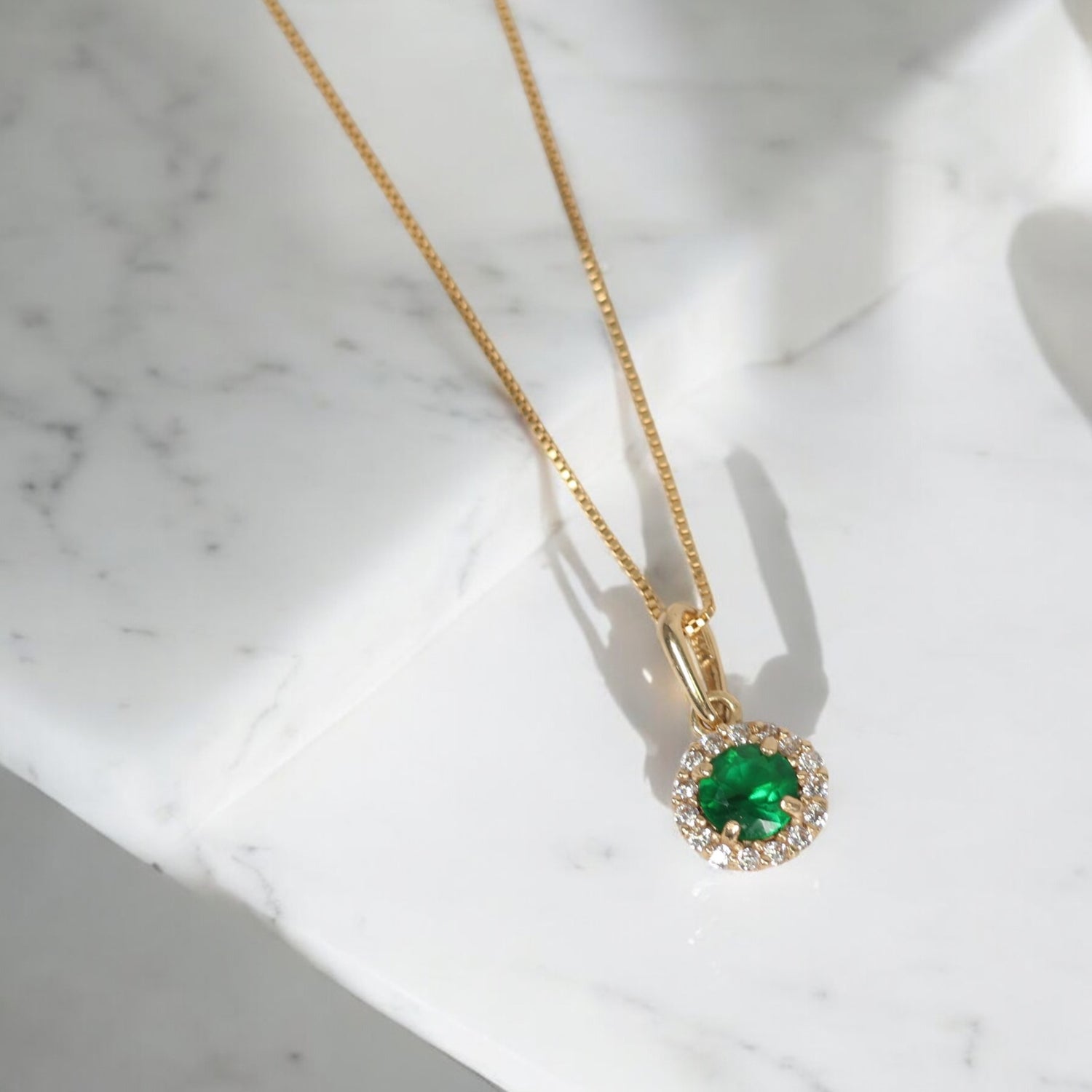 18K YG Luxury Circle Set Jewelry /  / 0.5mm / 16in / Green/White Zircons