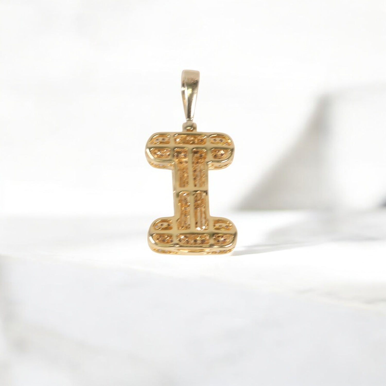 10K YG Diamond Letter I Pendant / 2.3gr / 1.1in / 0.43Wt Dia