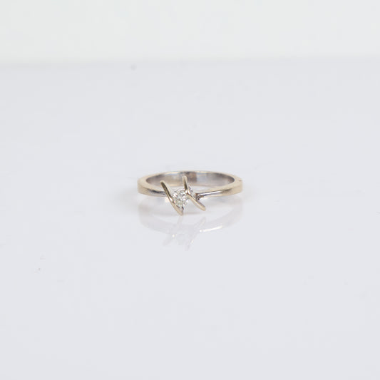 Women Engagement Ring 14K White Gold Round Diamond / 2.6gr / Size 6