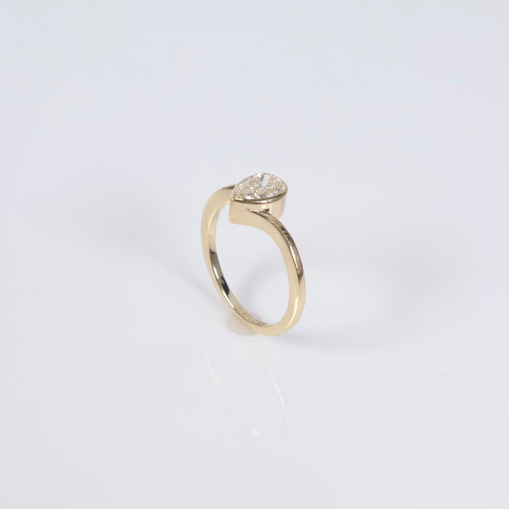 14K YG Lab Diamond Fashion Pear Cut Ring / 2.76gr / Sz 7 / 1.03Ct Lab Dia / H / VS