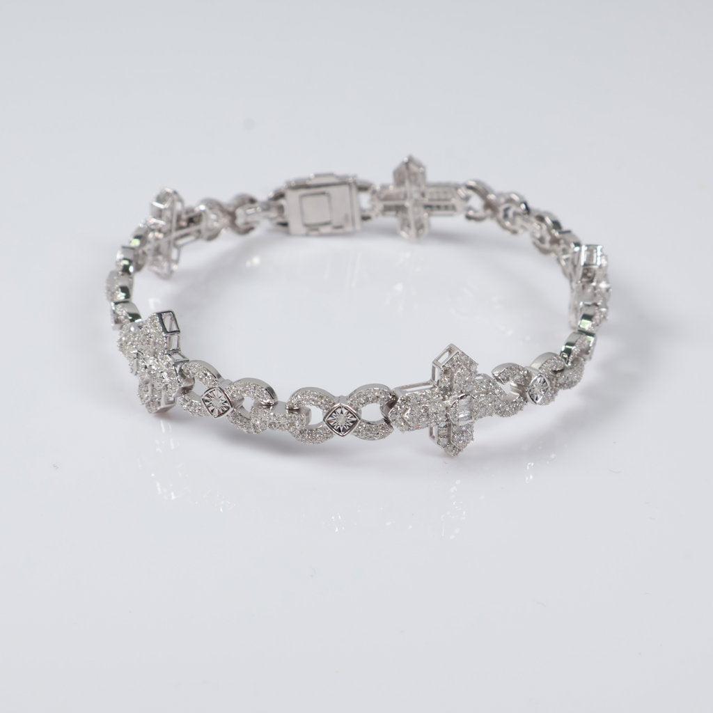 10K WG Diamond Cross-Infinite Bracelet / 15.7gr / 6.7mm / 8in / 4.10Ct / VS2-SI / G-H