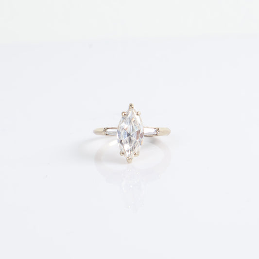 Marquise Zirconia Engagement Ring 14K White Gold / 4.6gr / Size 8
