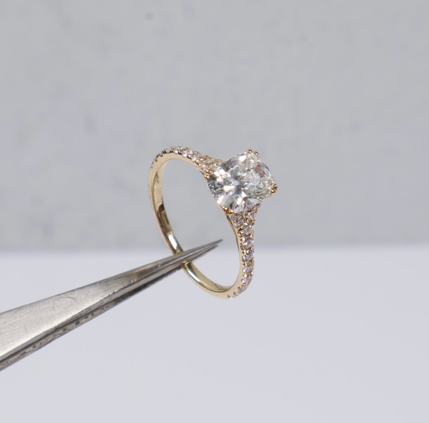 14K YG Lab Diamond Cushion Brilliant With Certificate Engagement Ring / 1.93gr / Sz 7 / 1.90 CTTW Lab VS / E-F