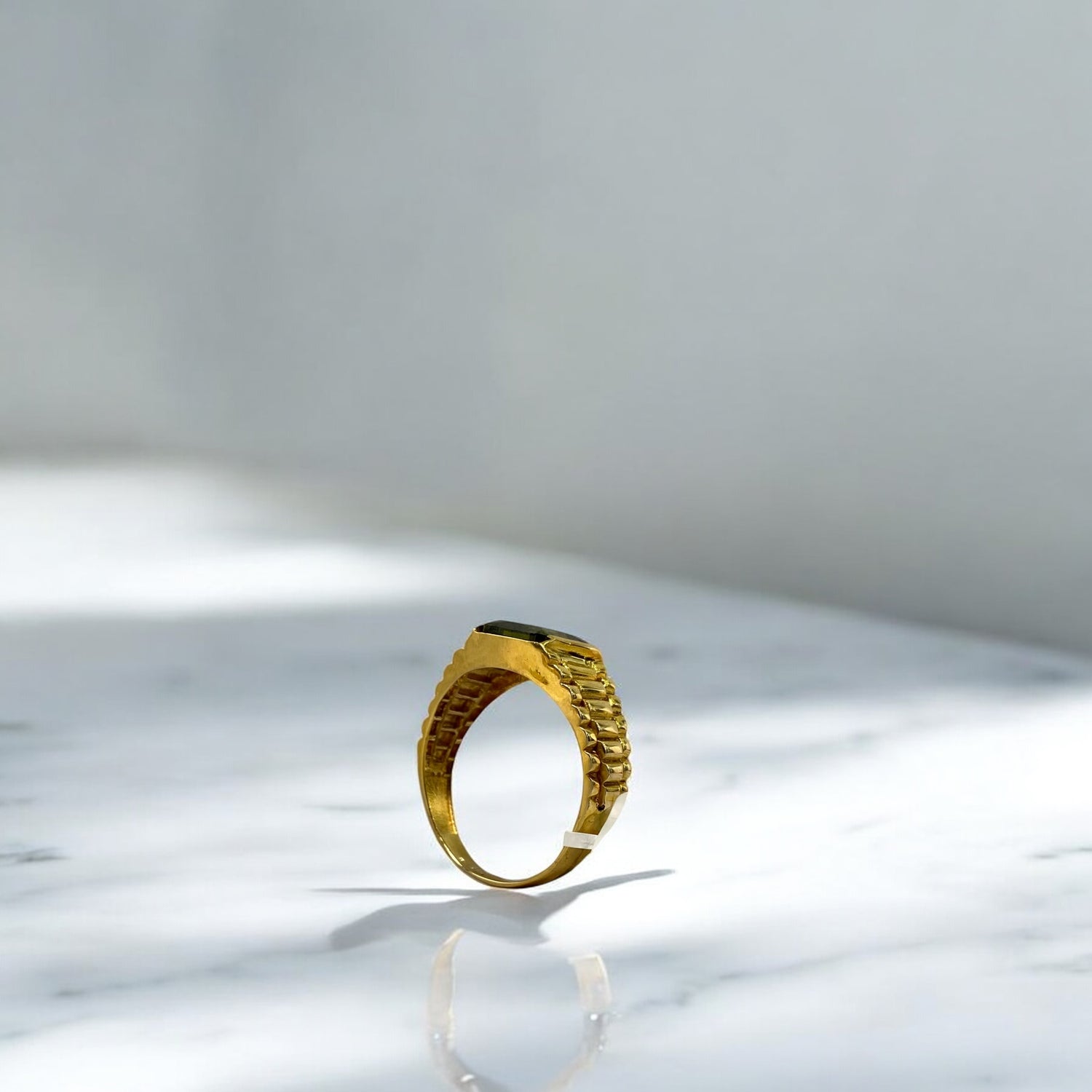 14K Yellow Gold Fashion Ring With Green Zircon / 6.2gr / Size 12.5