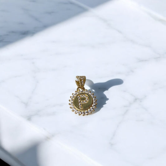 14K Yellow Gold Letter P Circle Pendant With Zirconia / 1.2gr