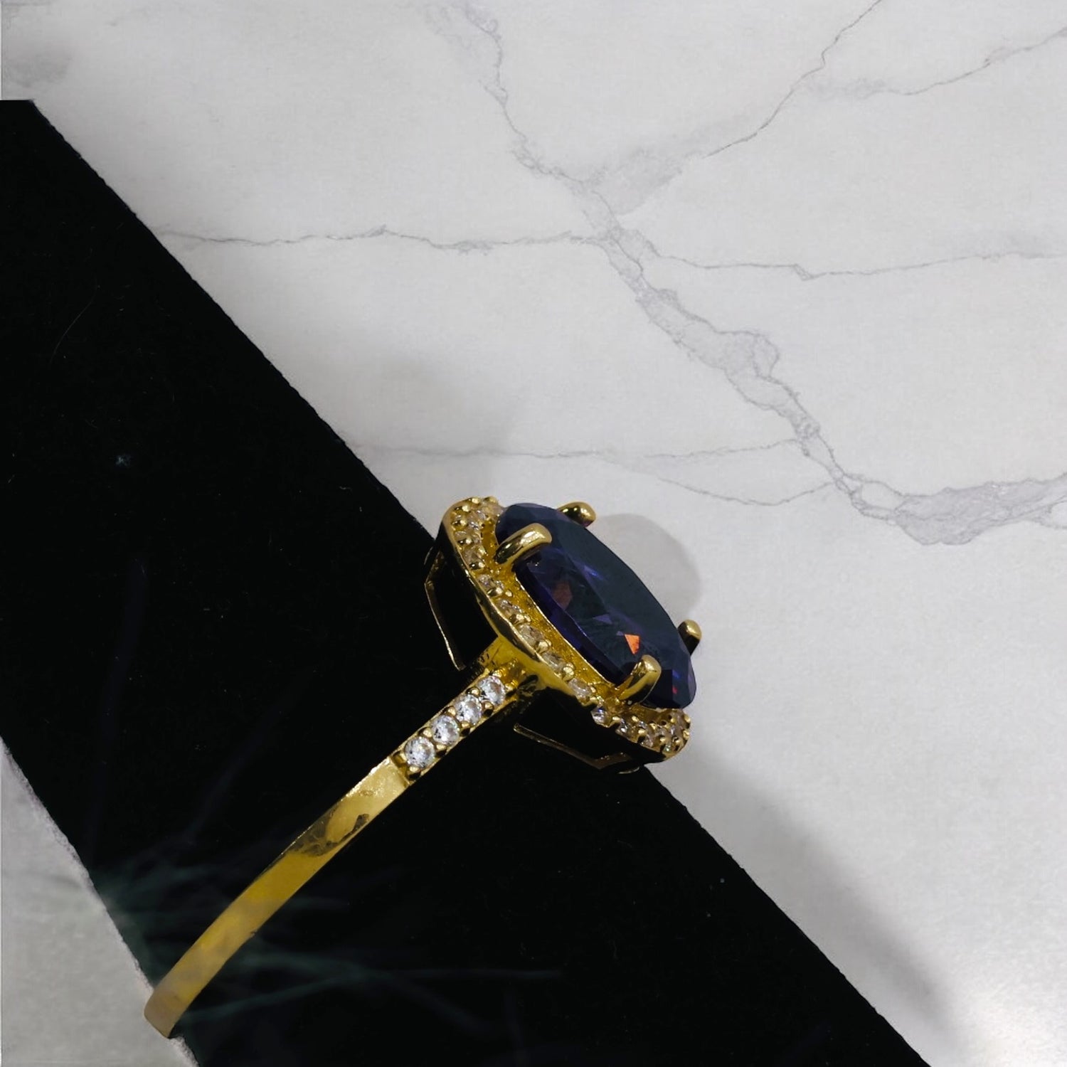 14K Yellow Gold Purplestone Ring With Zirconia / 2.9gr / Size 8.5