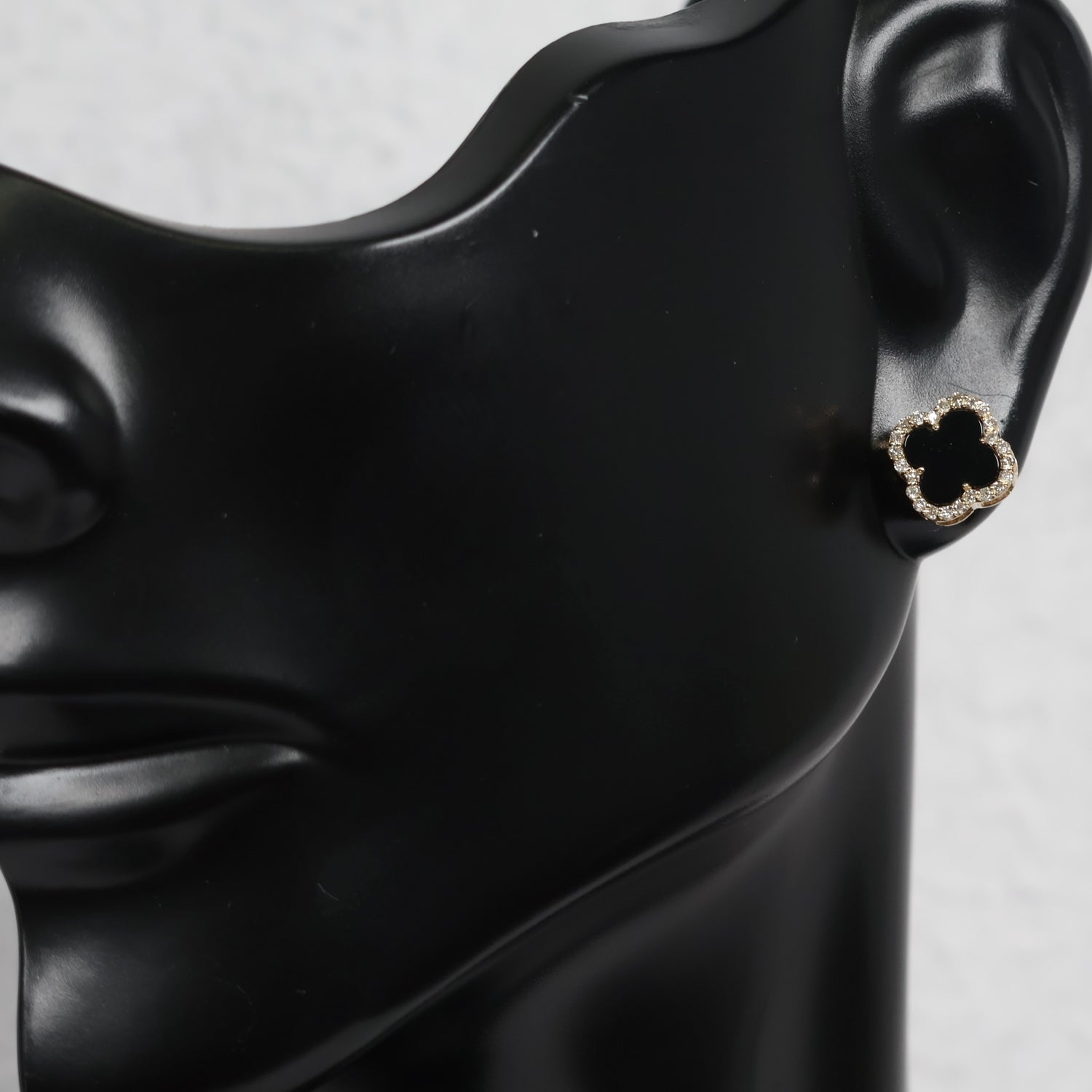 14K YG Black Clover Stud Earrings / 1.37gr / 8mm / 0.18Ct Dia