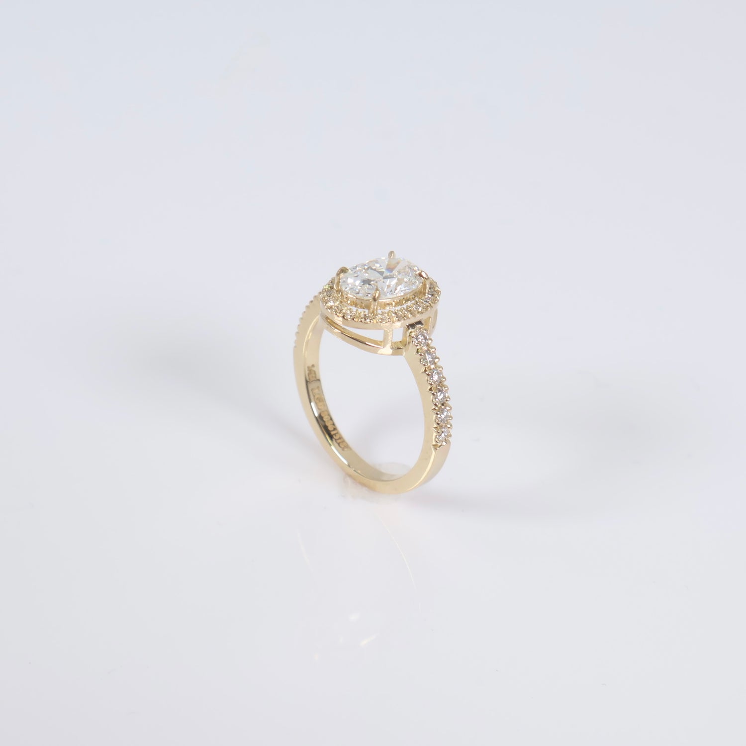 14K YG Lab Diamond Oval Cut Brilliant With Certificate Engagement Ring / 2.86gr / Sz 5 / 1.10Ct Lab Dia / D / VS1