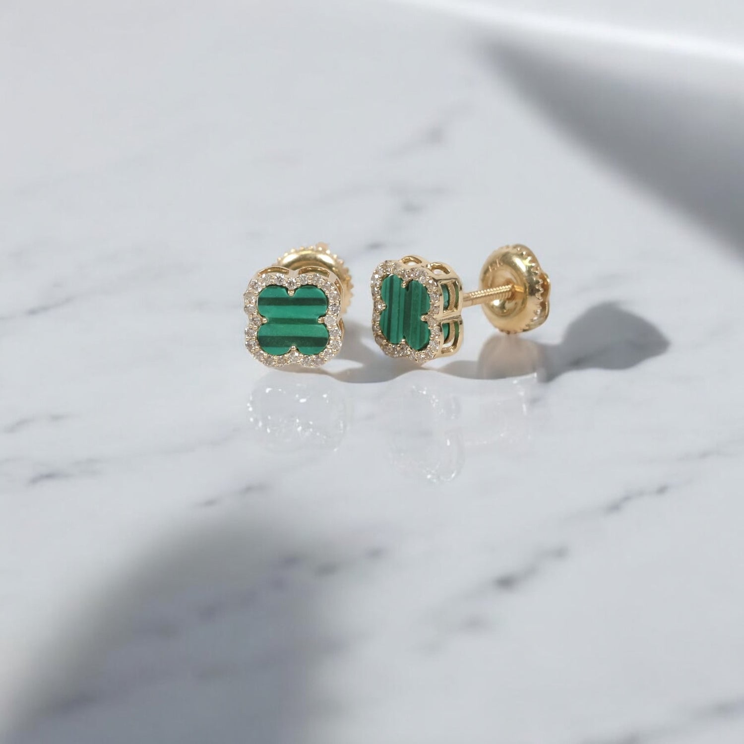 14K YG Green Clover Stud Earrings / 1.36gr / 8mm / 0.18Ct Dia