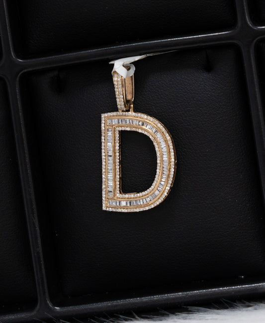 Letter D Pendant 14K Yellow Gold With Diamond / 3.8gr