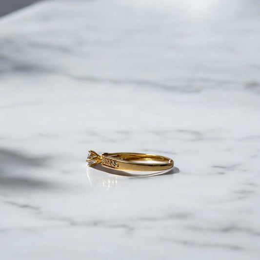 18K Yellow Gold Luxury Ring With Zircons / 2.1gr / Size 6.5