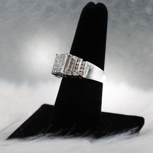 14K WG Diamond Luxury Square Rings / 7.3 gr / Sz 9 / Ct Dia