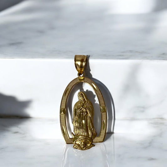 10K Yellow Gold Virgen Maria Pendant / 3.9gr