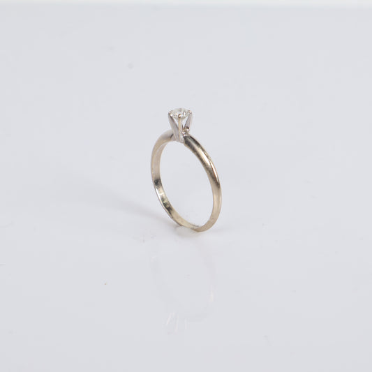 Round Diamond Solitaire Engagement Ring 14K White Gold / 2gr / Size 7