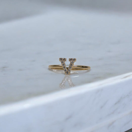 14K YG Letter V Rings / 1.35gr / Sz 7.5 / White Zircons