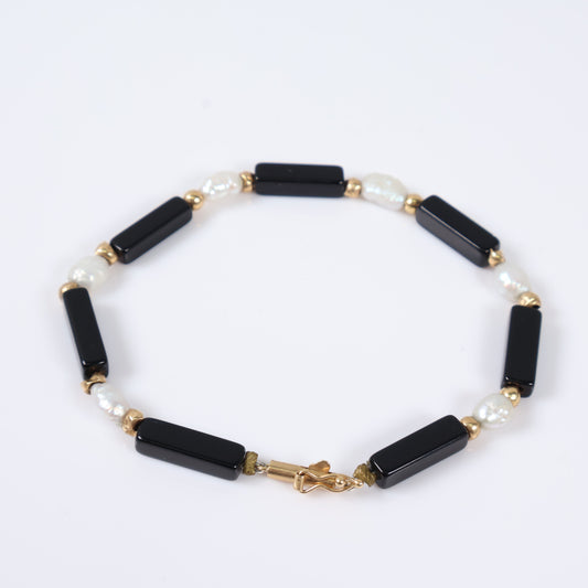 14K Yellow Gold Onix/Pearl Bracelet / 4.8gr / 4mm / 7in